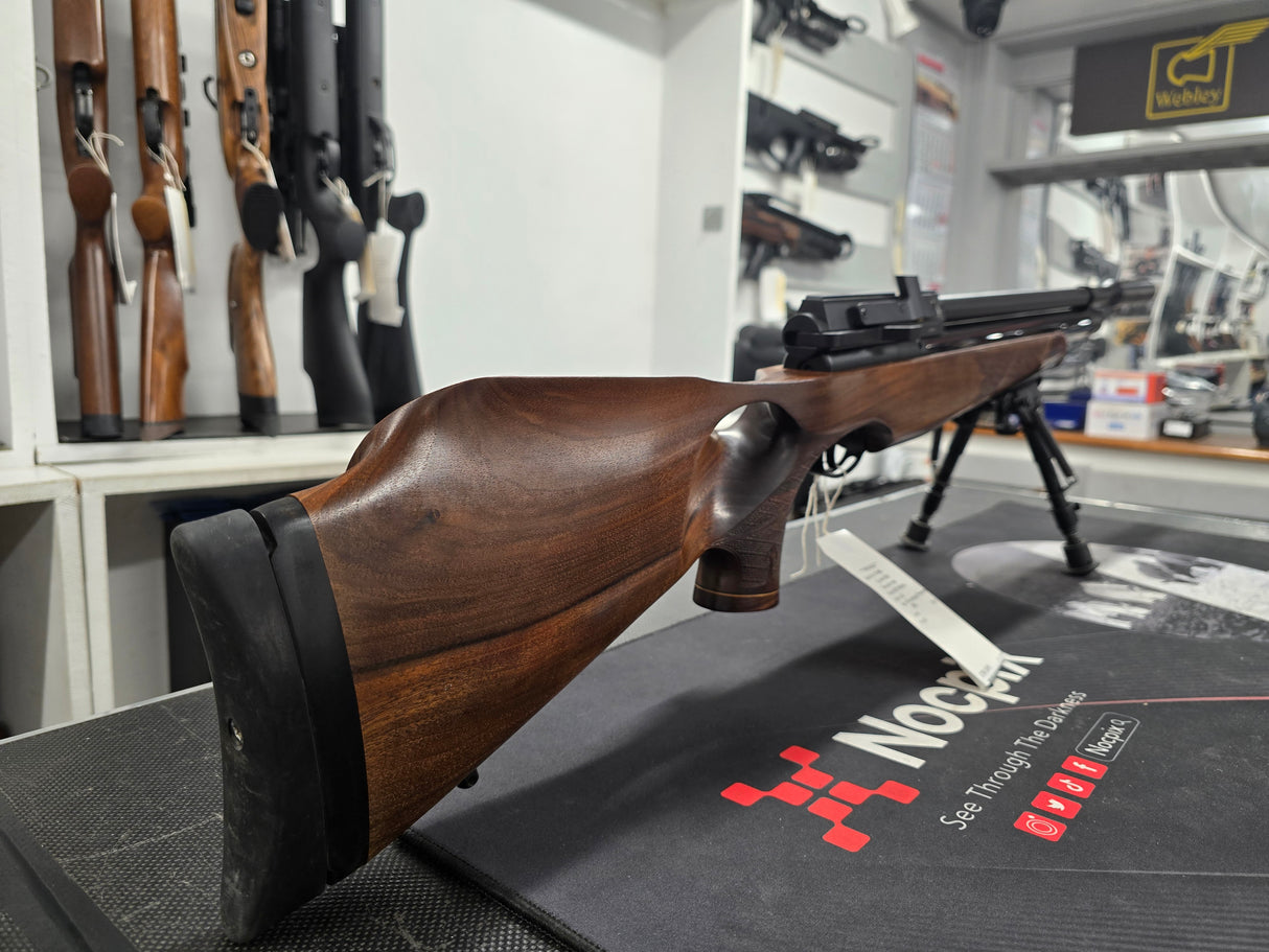Second hand Air Arms S510 Walnut Thumbhole .22
