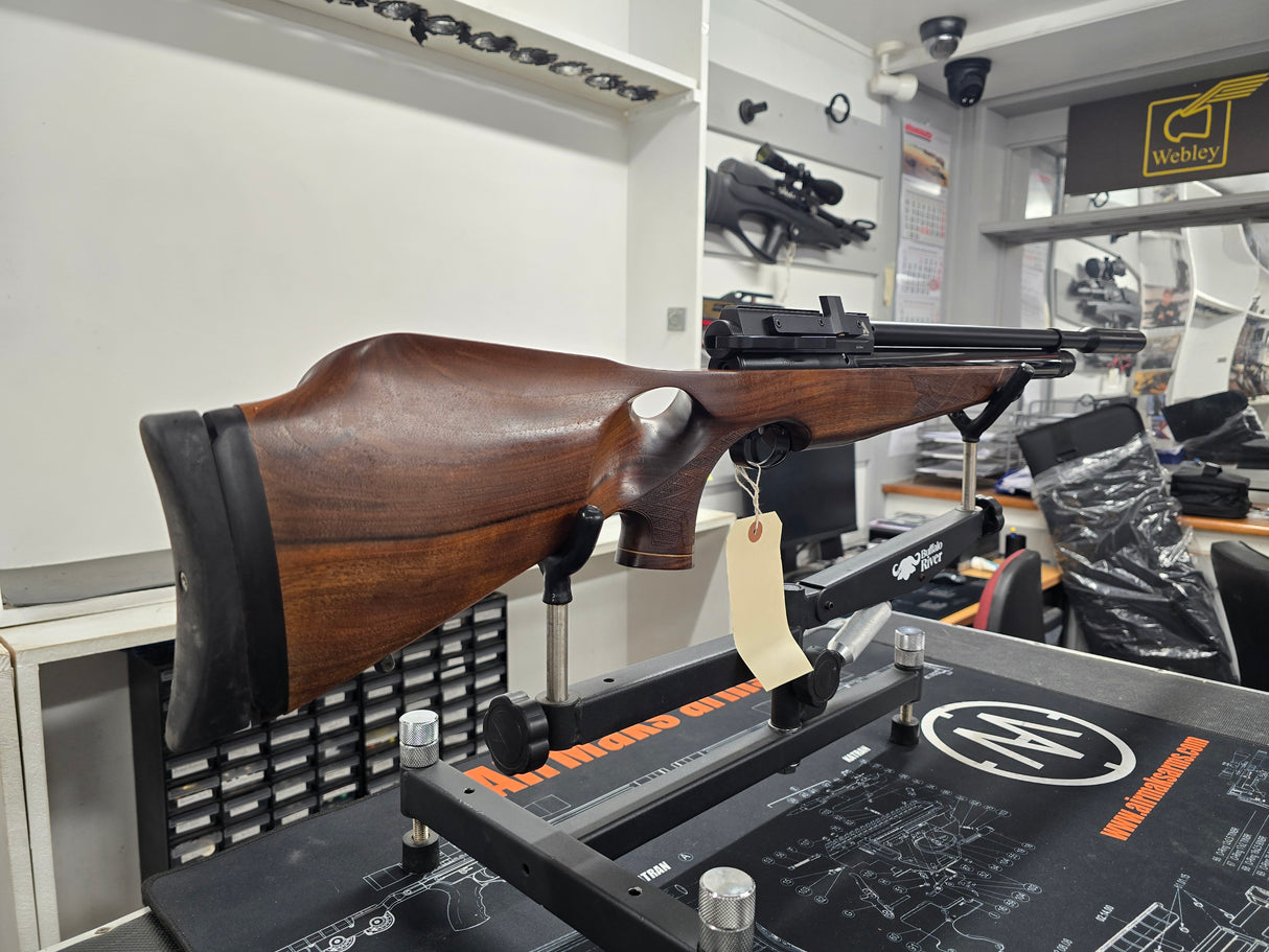 Second hand Air Arms S510 Walnut Thumbhole .22
